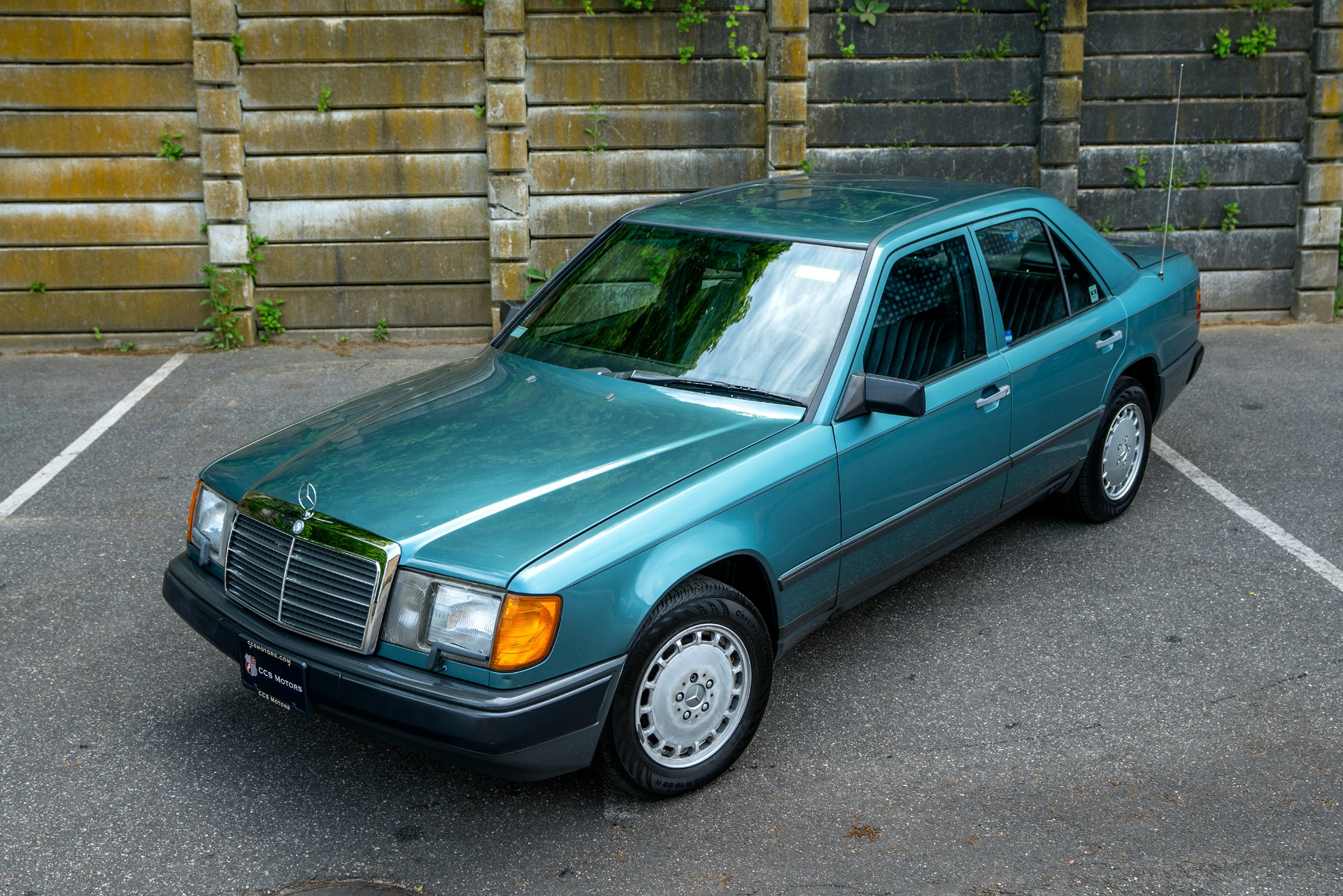 1987 Mercedes-Benz 300D E-CLASS Stock # 1513 for sale near Oyster Bay, NY | NY Mercedes-Benz Dealer