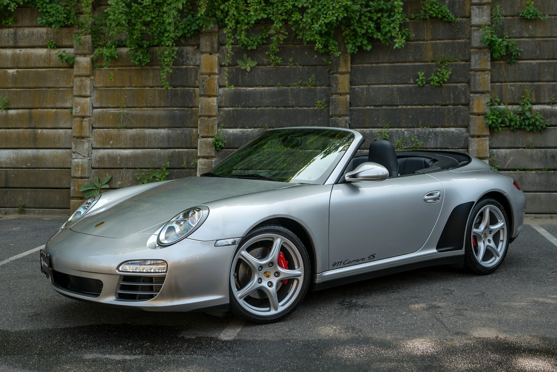 Porsche 911 Carrera Cabriolet коричневый