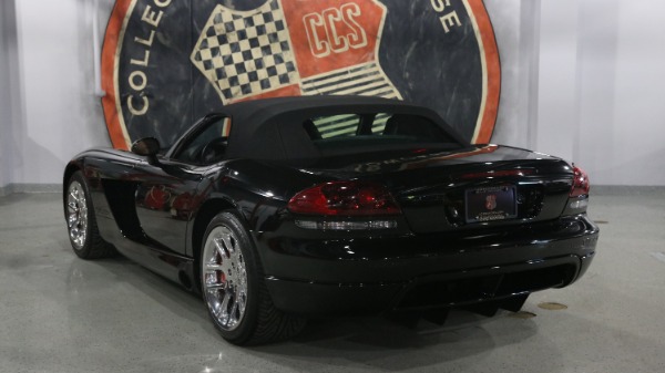 Used-2004-Dodge-Viper-SRT-10