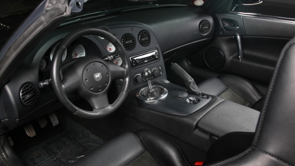 Used-2004-Dodge-Viper-SRT-10